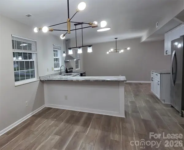 7200 Shadowlake DR, Charlotte, NC 28226