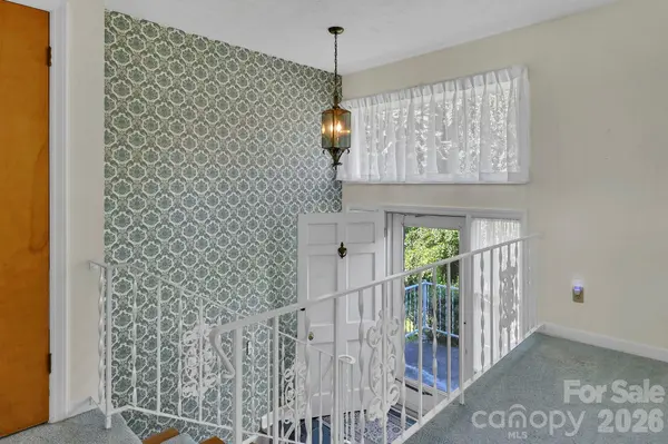 28 Glenview RD, Asheville, NC 28804