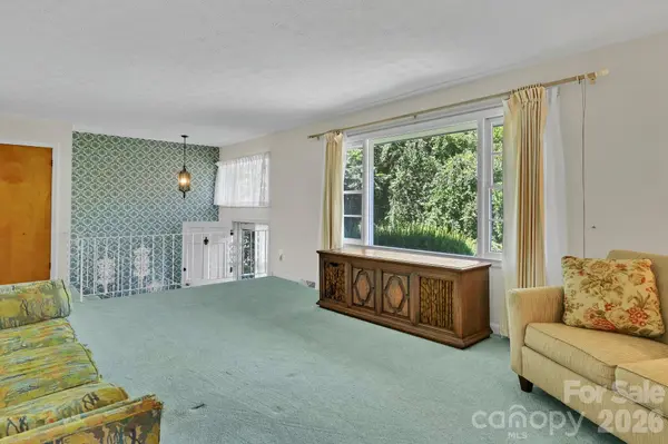 28 Glenview RD, Asheville, NC 28804