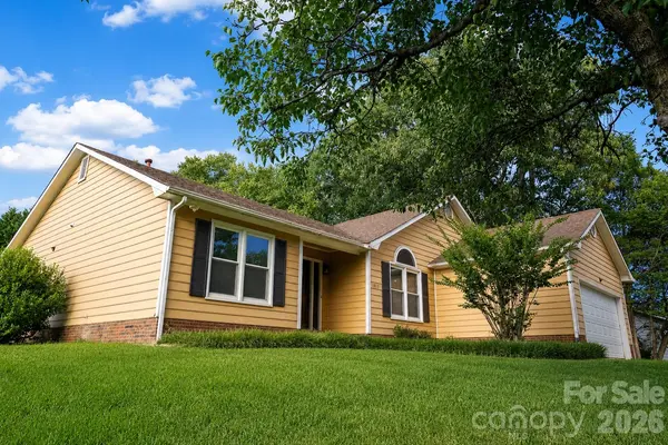 11513 Waterflower LN, Charlotte, NC 28262