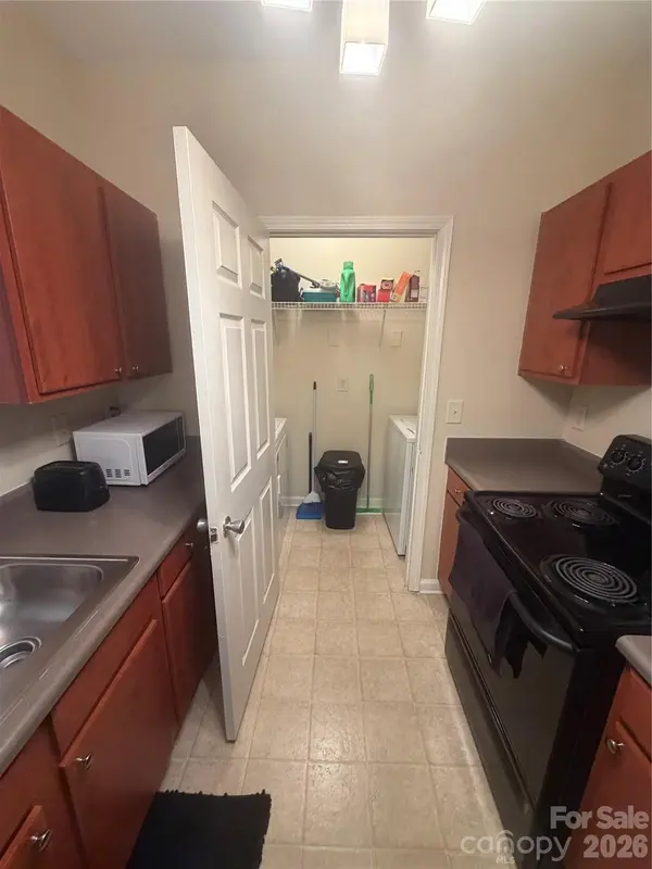 900 Vista Lake DR #302, Candler, NC 28715