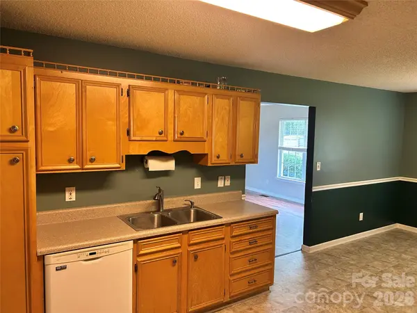 2042 Rocketts WAY, Newton, NC 28658