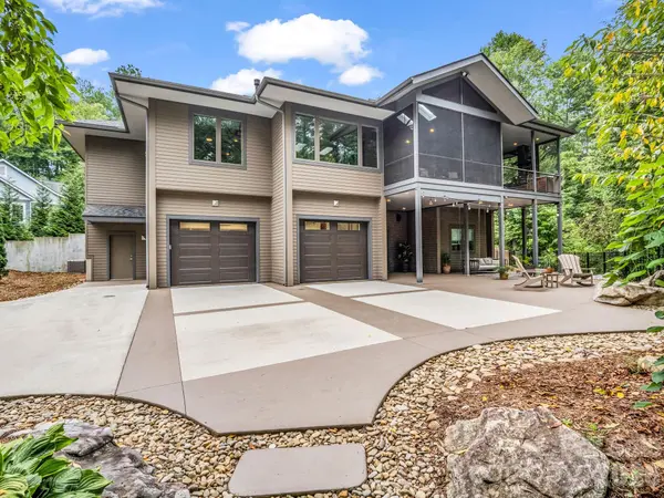 55 Pheasant Branch CT, Hendersonville, NC 28739