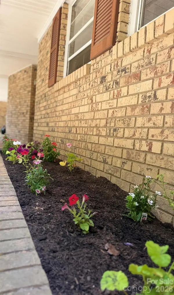 142 Avondale RD, Asheville, NC 28803