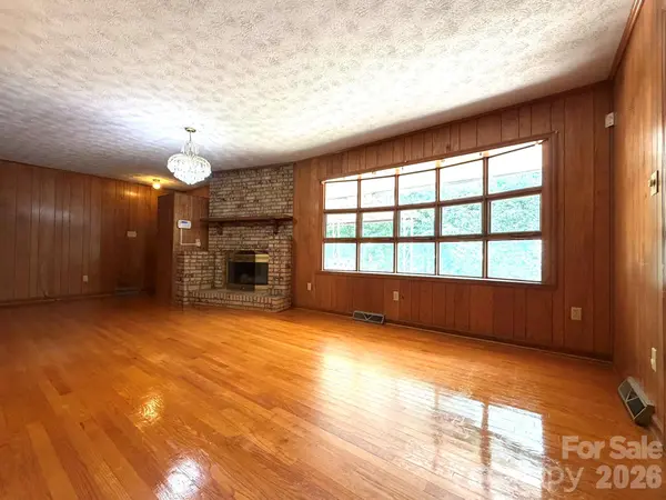 142 Avondale RD, Asheville, NC 28803