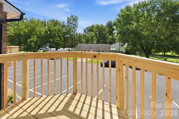 5 Country Gardens DR, Fletcher, NC 28732