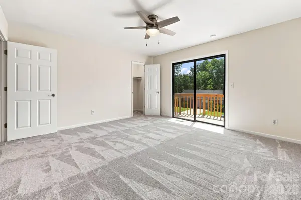 5 Country Gardens DR, Fletcher, NC 28732