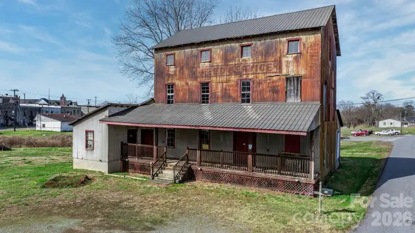 53 2nd AVE N, Taylorsville, NC 28681
