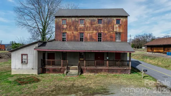 53 2nd AVE N, Taylorsville, NC 28681