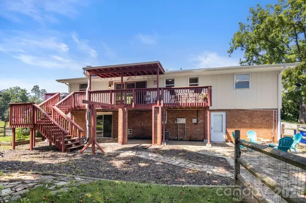 5225 Wolfe RD, Hickory, NC 28601