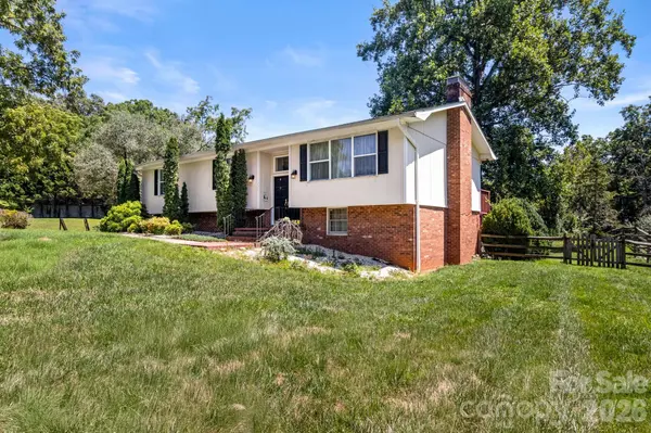 5225 Wolfe RD, Hickory, NC 28601