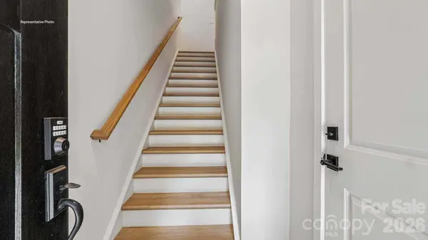 821 Hammers LN, Charlotte, NC 28205