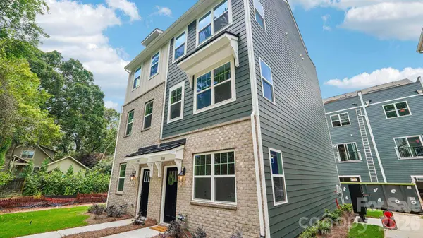 821 Hammers LN, Charlotte, NC 28205