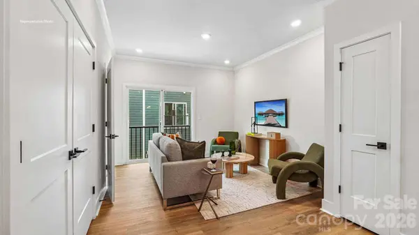 821 Hammers LN, Charlotte, NC 28205
