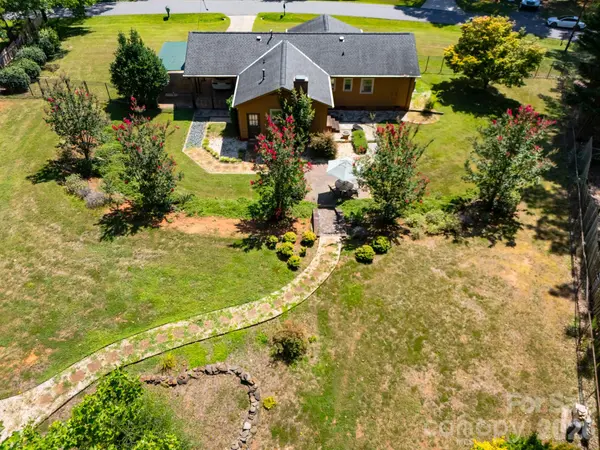 1433 Niagara CIR, Charlotte, NC 28214