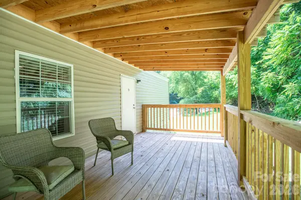 1066 Pisgah DR, Canton, NC 28716