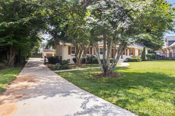 7030 Delta Lake DR, Charlotte, NC 28215