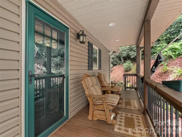 39 Maplewood DR, Maggie Valley, NC 28751
