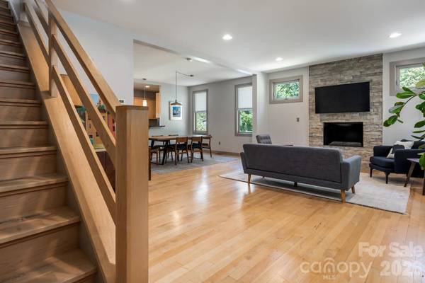 408 Old Haw Creek RD, Asheville, NC 28805