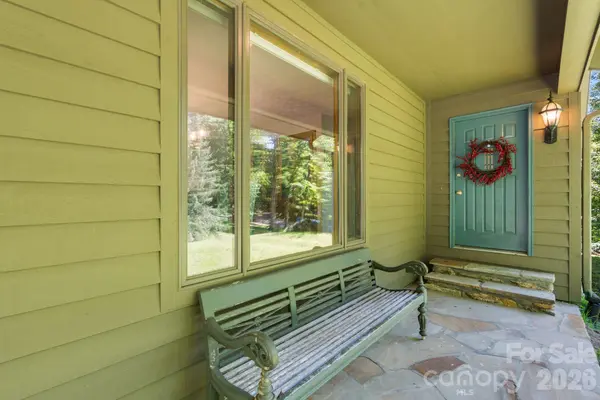 126 Rock Ledge LN, Sugar Mountain, NC 28604