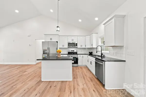 1694 Parsonage LN, Newton, NC 28658