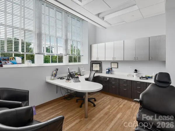 4 Vanderbilt Park DR, Asheville, NC 28803