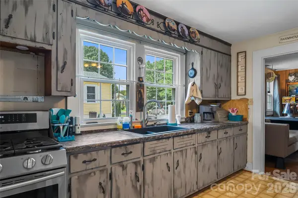 208 Shuping ST, Morganton, NC 28655