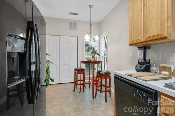 5757 Fox Ridge LN, Winston Salem, NC 27104