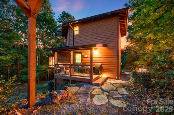 169 Viking TRL, Hendersonville, NC 28739