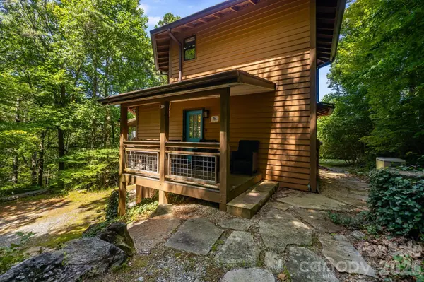 169 Viking TRL, Hendersonville, NC 28739