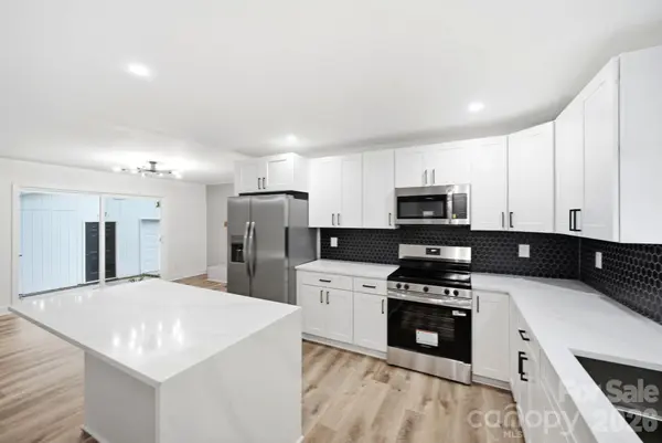 1453 Grovewood DR, Charlotte, NC 28208