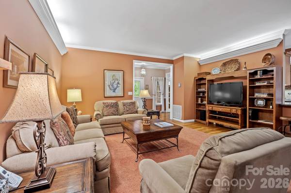 21 Four Oaks DR, Arden, NC 28704