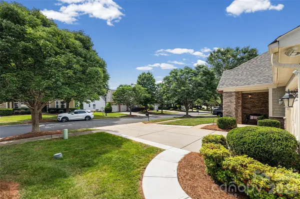 8621 Sequoia Grove LN, Charlotte, NC 28214