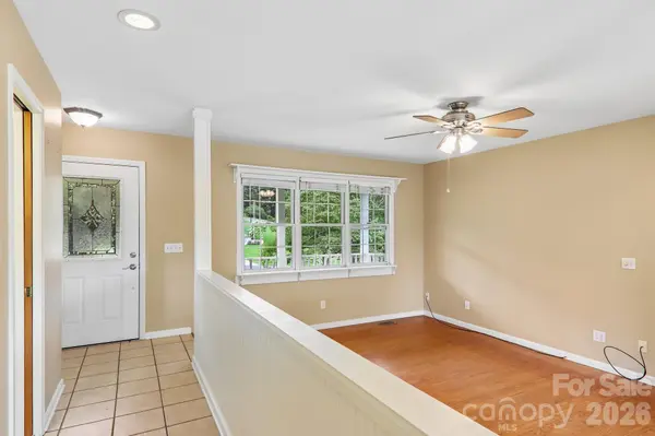 20 Amber DR, Horse Shoe, NC 28742