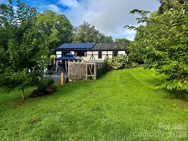 5 Northlake DR, Weaverville, NC 28787