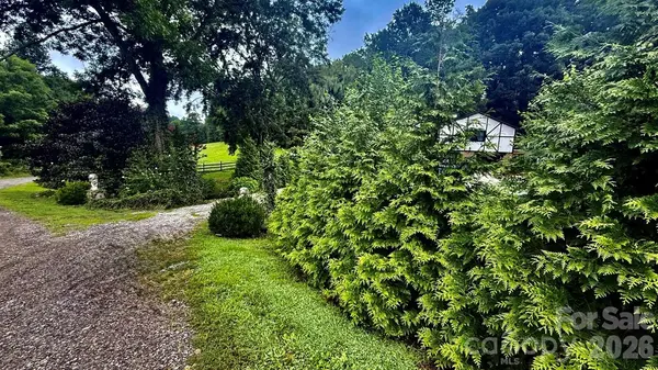 5 Northlake DR, Weaverville, NC 28787