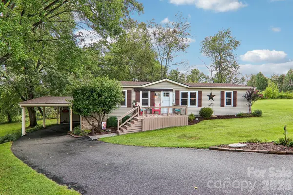 305 Meadowbrook CT, Hendersonville, NC 28792