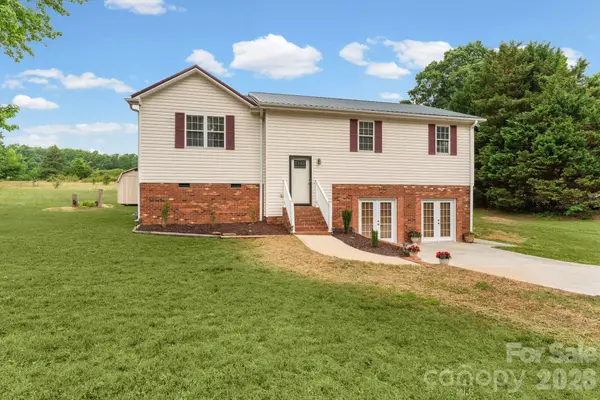 1833 Helmstetler RD, Lexington, NC 27295