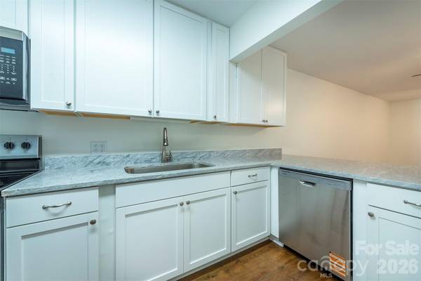 129 Colony DR, Arden, NC 28704