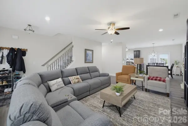 668 Palomino Mustang DR, Whitsett, NC 27377