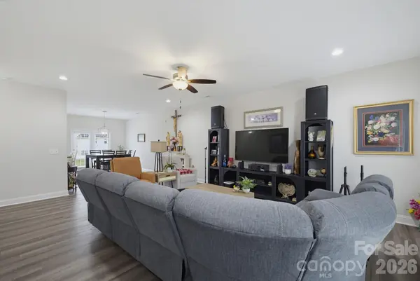 668 Palomino Mustang DR, Whitsett, NC 27377