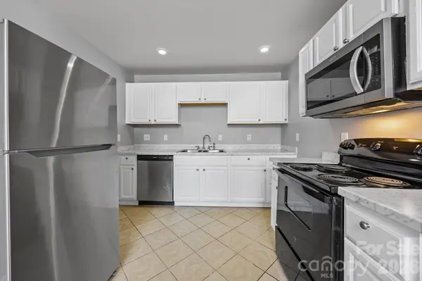 9300 Edgevale DR, Charlotte, NC 28216