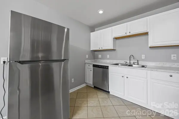 9300 Edgevale DR, Charlotte, NC 28216