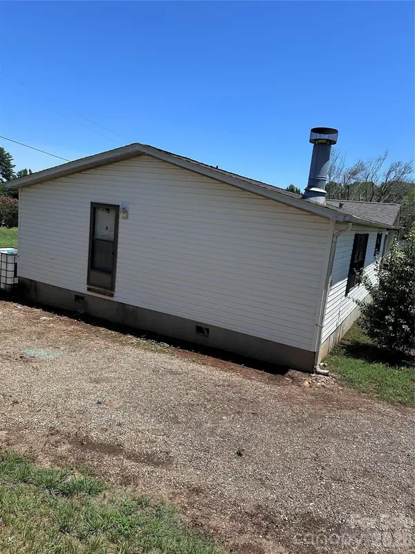 7509 Shady Oaks RD, Connelly Springs, NC 28612