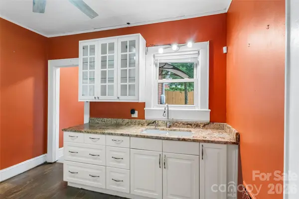 105 S Anderson ST, Morganton, NC 28655