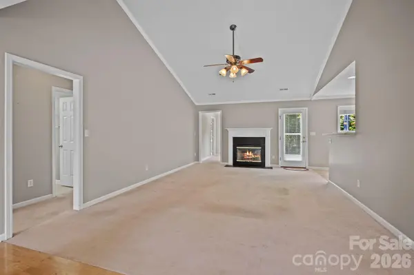 200 Planters Creek RD, Fletcher, NC 28732