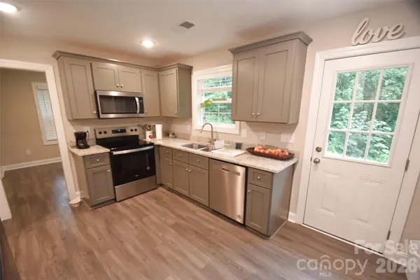 921 Pineridge ST SE, Concord, NC 28025