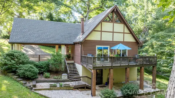 5562 Clearlake DR, Hickory, NC 28601