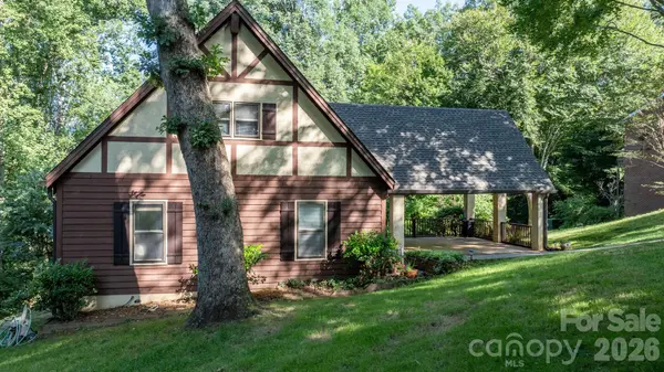 5562 Clearlake DR, Hickory, NC 28601
