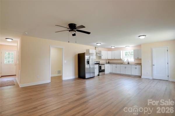 389 Michaels RD, Mocksville, NC 27028